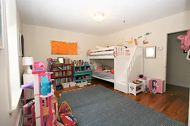 Rented by R New York