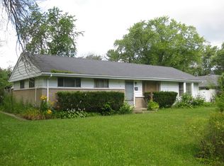 2 Aldine Rd, Lake Zurich, IL 60047