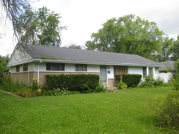 2 Aldine Rd, Lake Zurich, IL 60047
