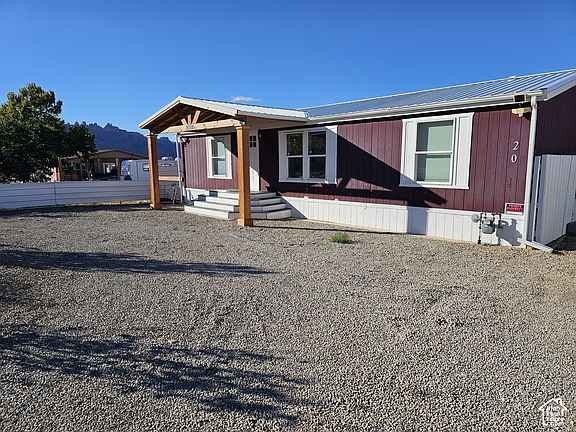 3rd image of 20 W Wildflower Cir