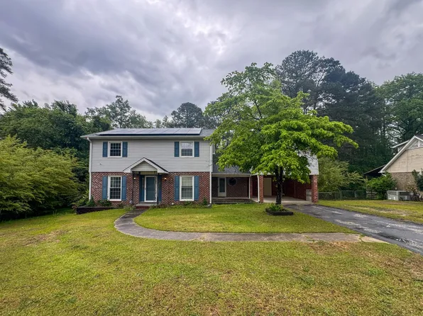726 Dandridge Dr, Fayetteville, NC 28303