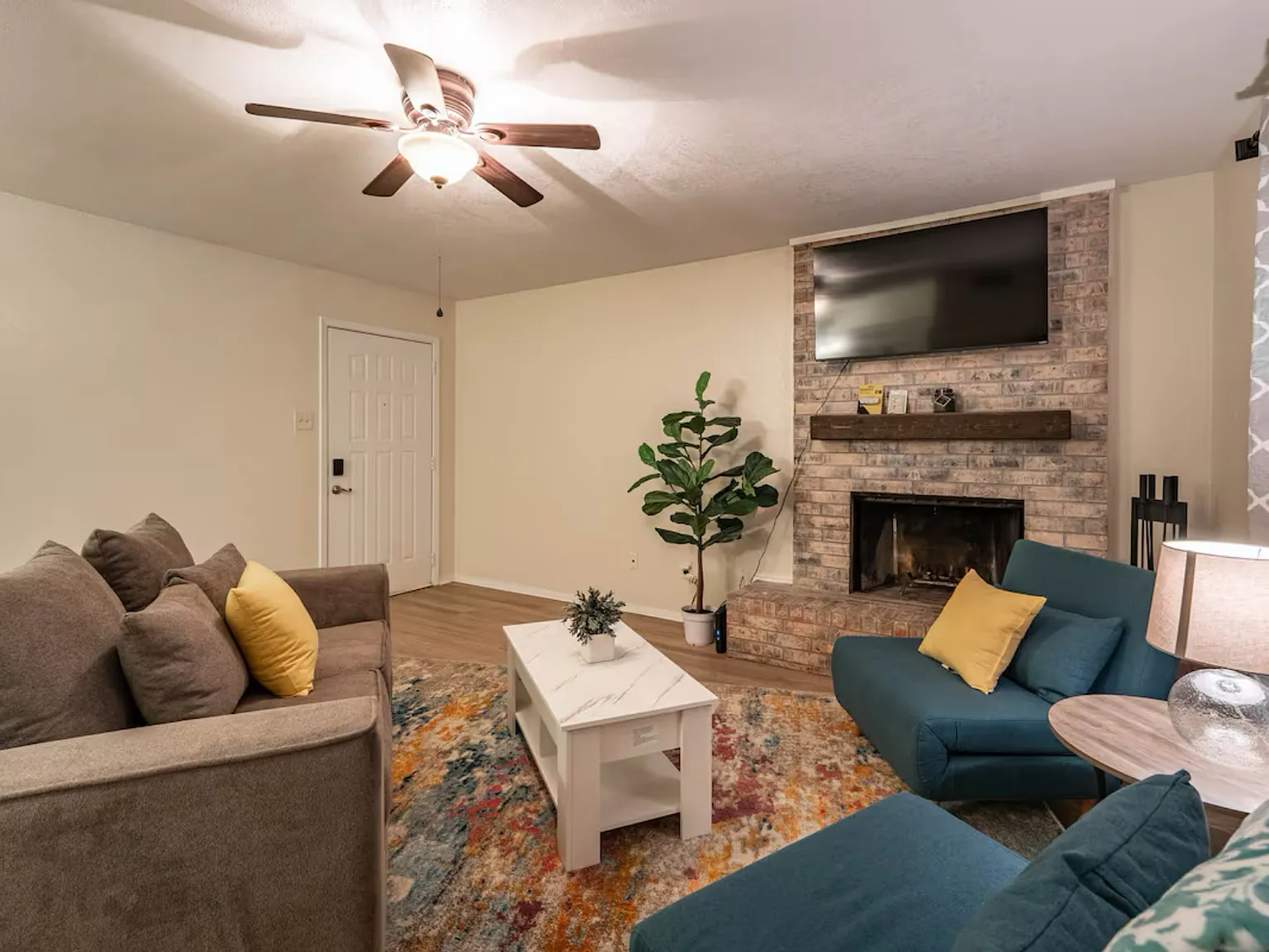 2 bed, 1.5 bath, 1069 sqft, $1,150 — Photo 3