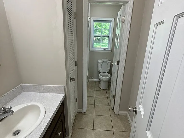985 Pineland Ave — Photo 5