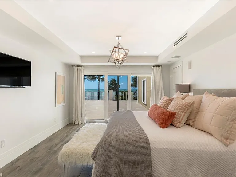 3377 Gulf Shore Blvd N #1B — Photo 12