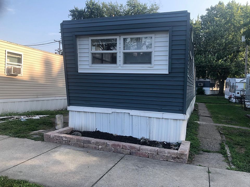 1st image of 736 Willow Ct