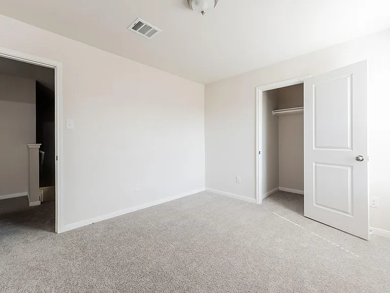 2104 Cedar Bend Dr — Photo 15