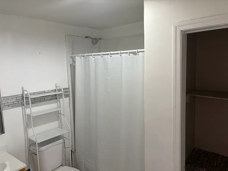 515 Livingston St #2 — Photo 9