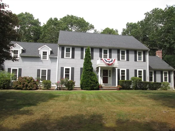 26 Holly Tree Dr, Kingston, MA 02364