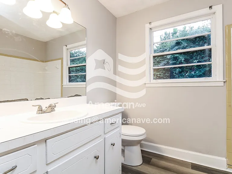 9552_010_main_bathroom_11.jpg
