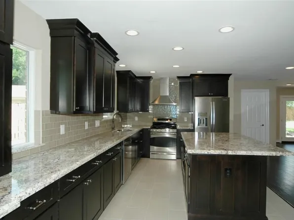 1715 Davon Ln, Houston, TX 77058