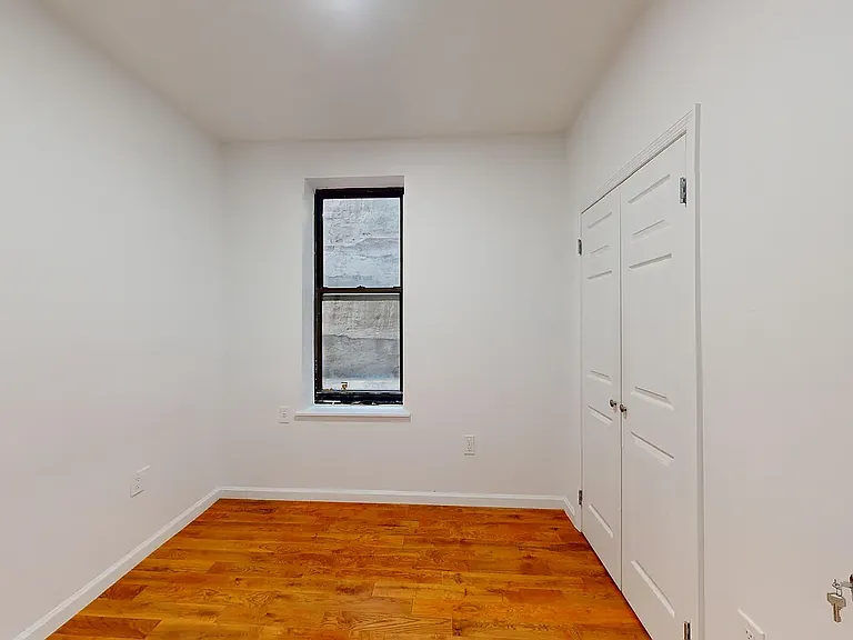 139 W 28th St #4E — Photo 6