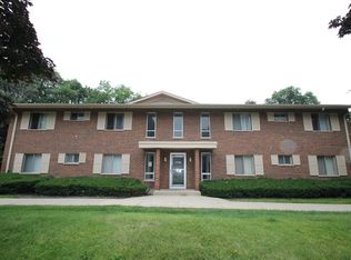 33580 N Royal Oak Ln APT 203, Grayslake, IL 60030