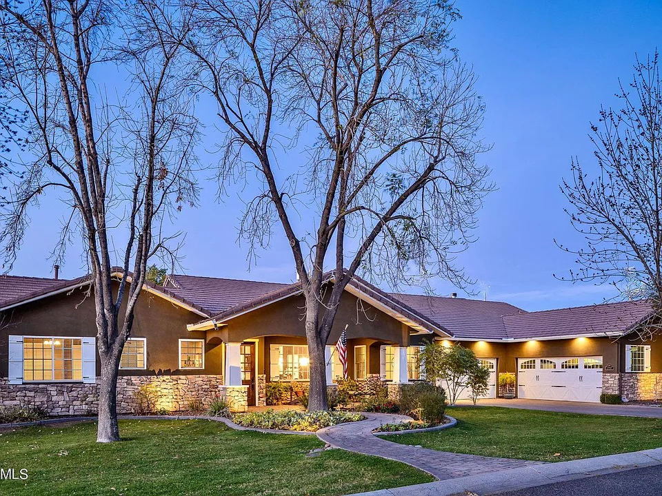 3242 E Coolidge St