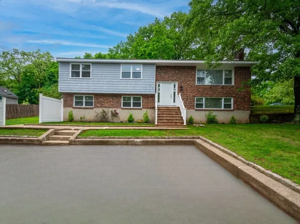 1 Sherwood St, Dedham, MA 02026