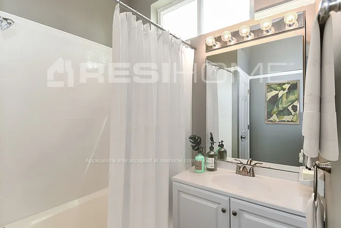 422 Shamrock Ave S — Photo 10