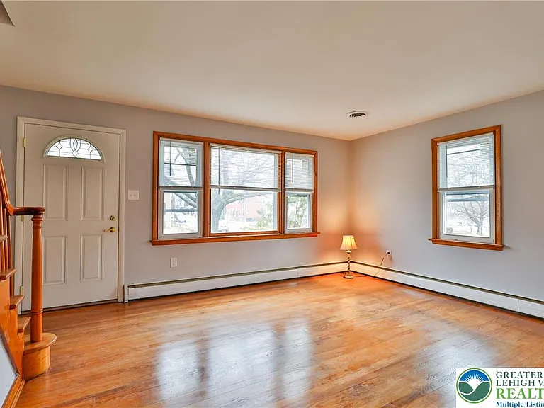 336 E Market St — Photo 10