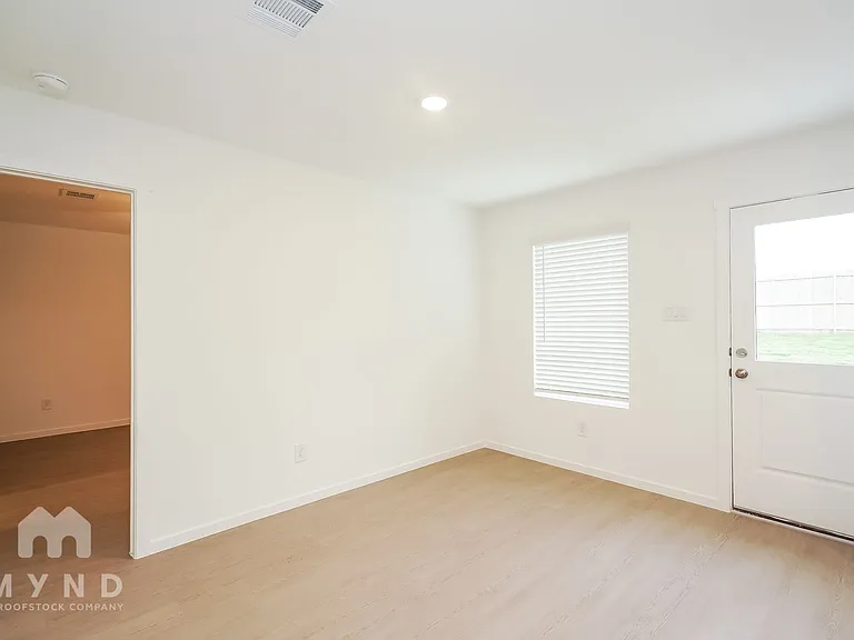 2636 Mistwood Dr — Photo 12
