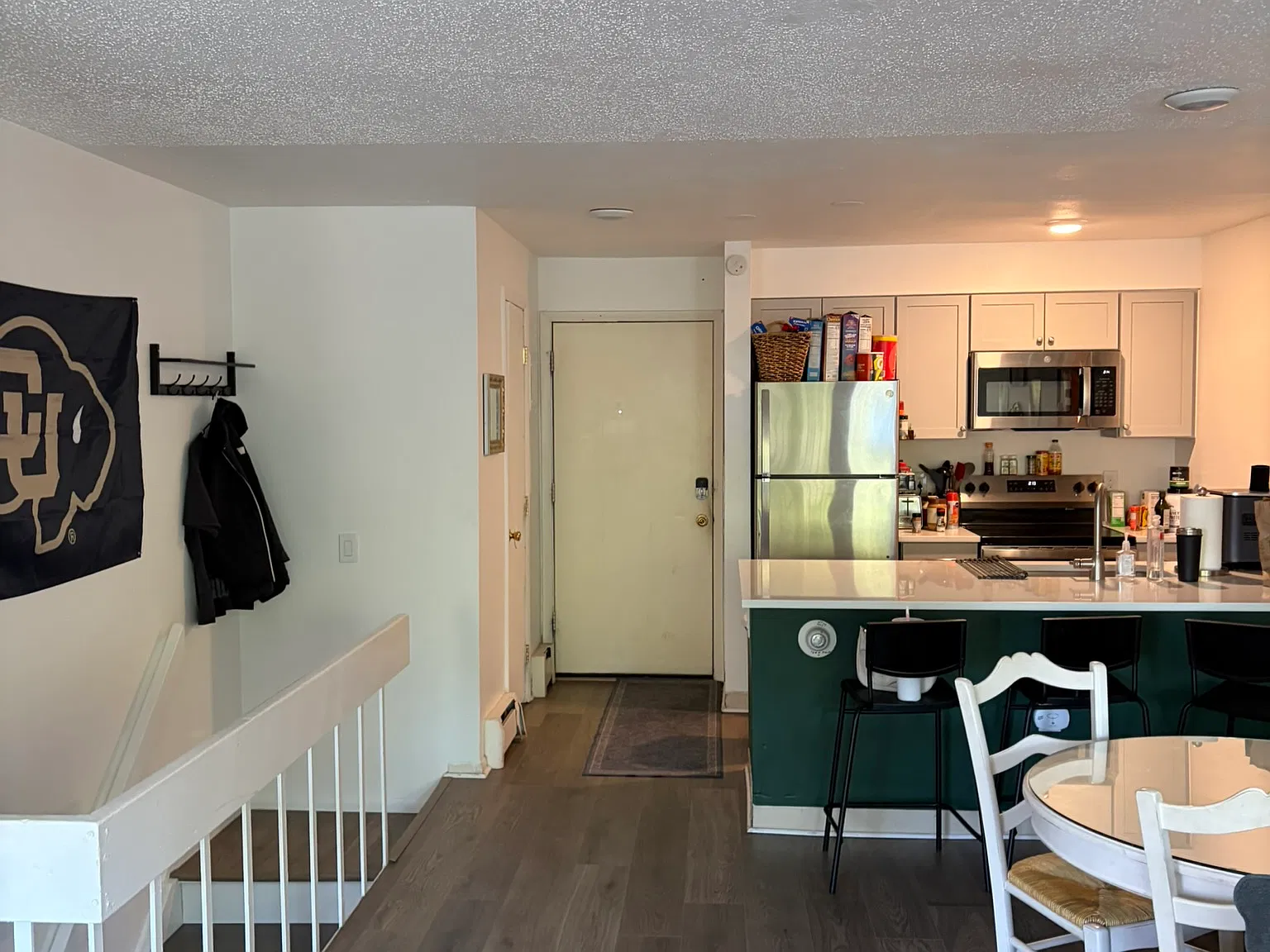 3 bed, 1.5 bath, 992 sqft, $5,250 — Photo 3