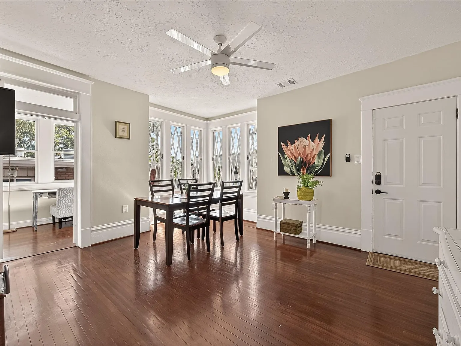 1 bed, 1.0 bath, 1500 sqft, $1,800 — Photo 4