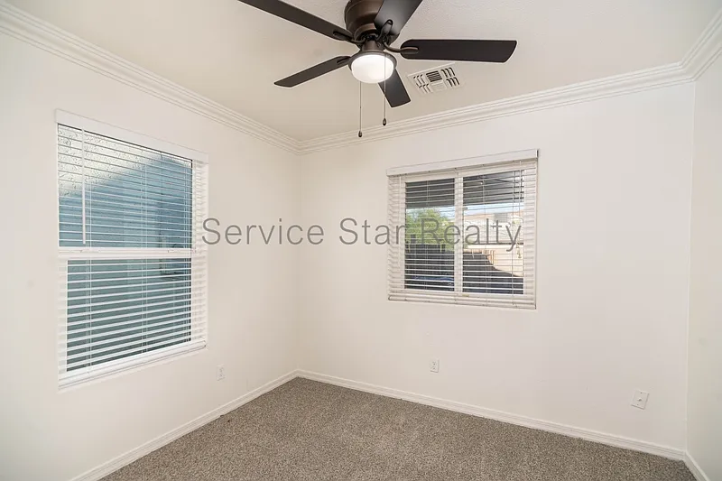 4 bed, 2.0 bath, 1100 sqft, $1,400 — Photo 4