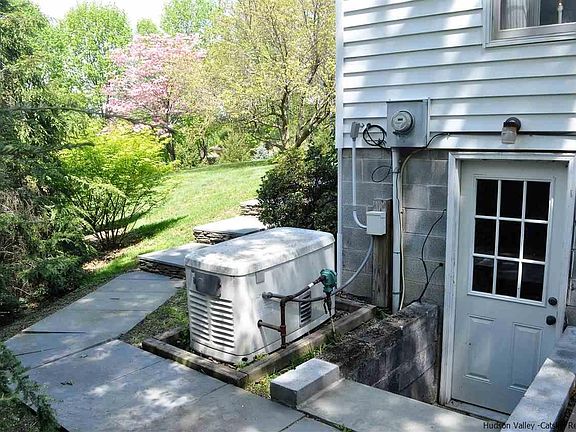 3rd image of 124 Jeffrey Ln