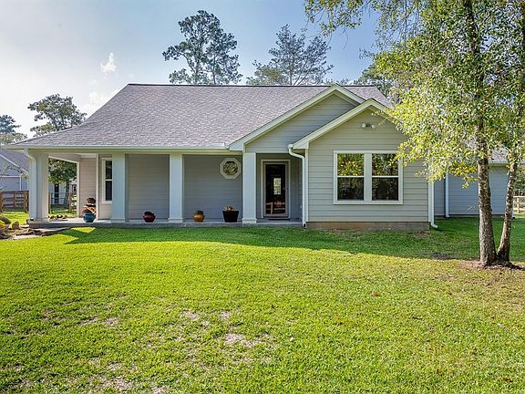 3rd image of 26065 Pine Oak Dr