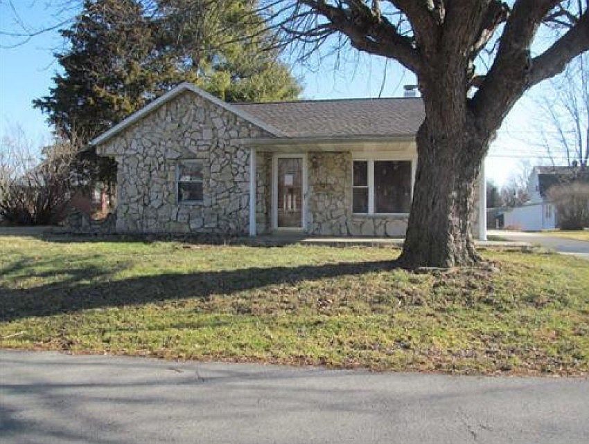 1st image of 36 Putnam Ave