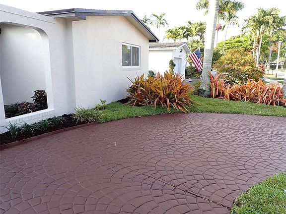 3rd image of 1911 NW 114th Avenue