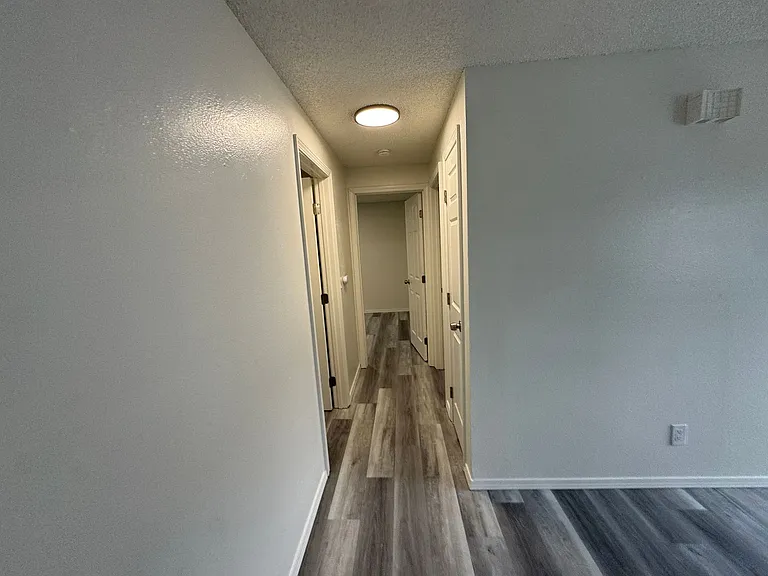 385 NW 6th St — Photo 18