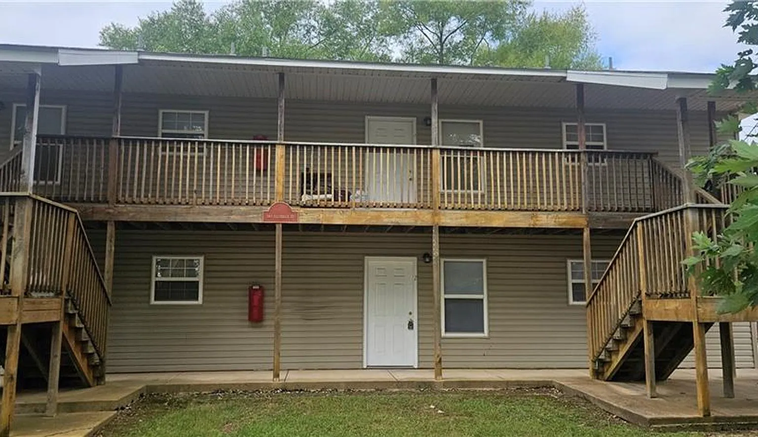 Razorback Rd Apartments — Photo 2