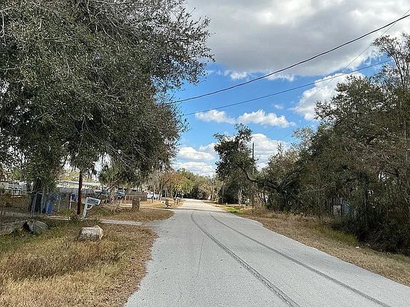 4th image of 9910 Lorrayne Rd
