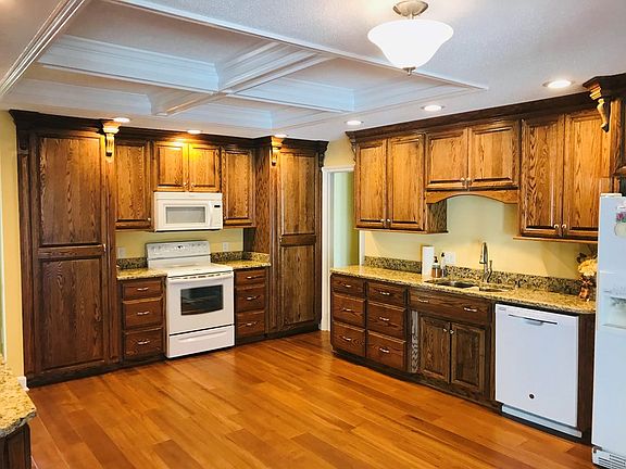 3rd image of 226 Lakewood Dr