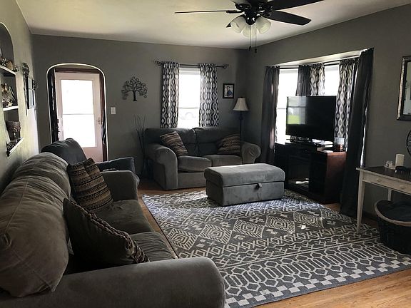 3rd image of 1408 College Blvd