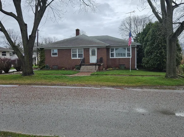 205 S Indiana St, Wanatah, IN 46390
