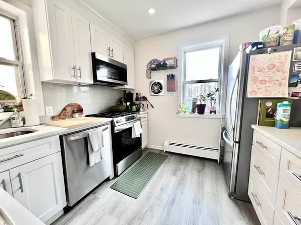 258 Devoe Street image 10 of 11