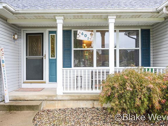 3rd image of 601 Hickory Dr