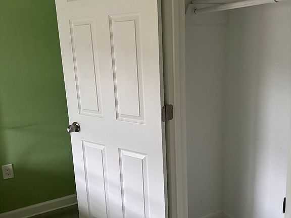 5th image of 34 Maple Crest Cir APT I