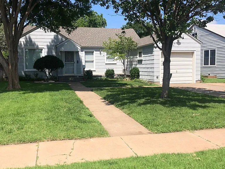 918 Bowie St — Photo 1