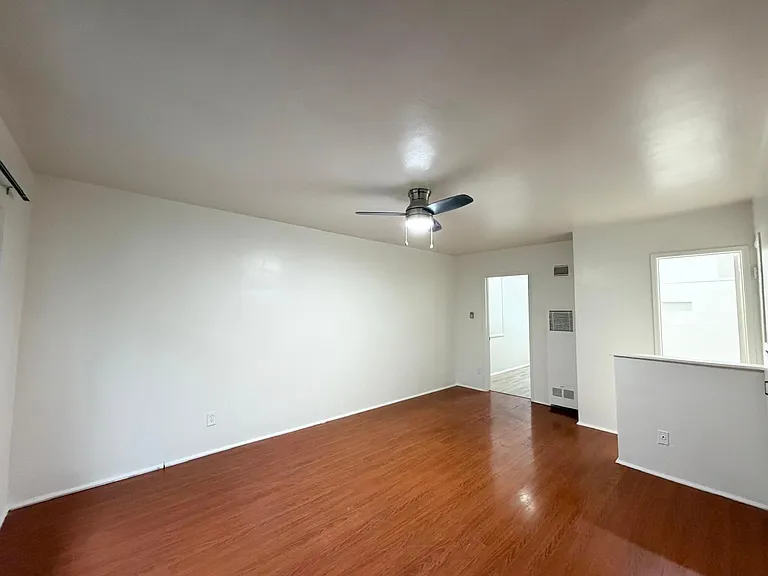 4800 Beverly Blvd #3 — Photo 1