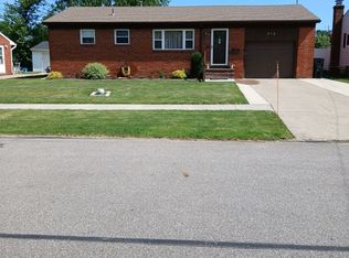 912 Hollywood Blvd, Elyria, OH 44035