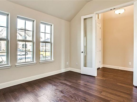 3rd image of 3015 Charles Dr