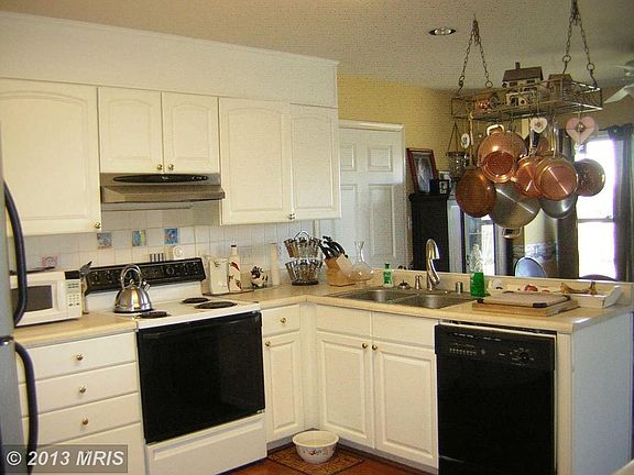 5th image of 16049 Fox Chase Ln