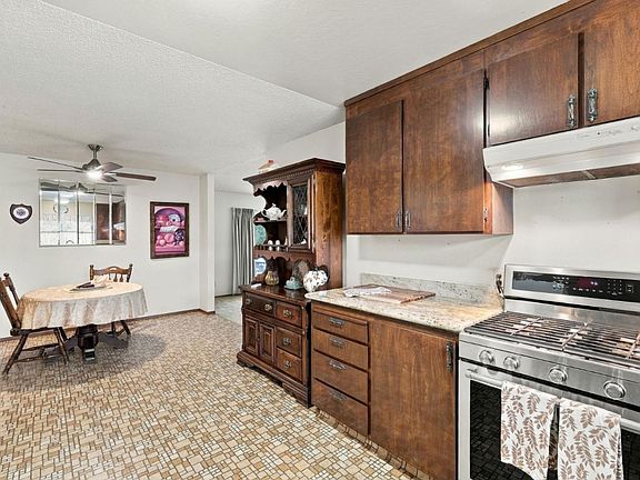 3rd image of 3763 Hilltop Ct