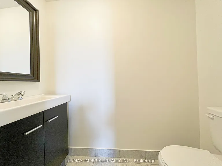 621A The Queensway — Photo 13