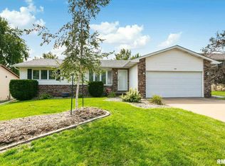 105 E 46th St, Davenport, IA 52806