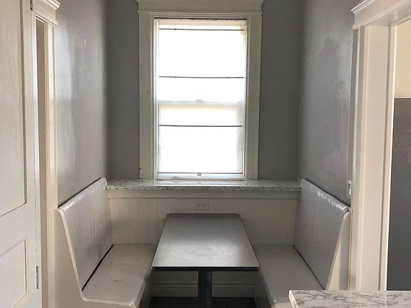 eat-in kitchen nook