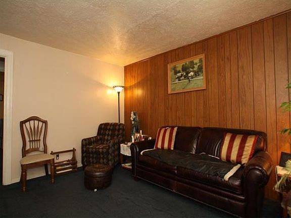 2nd image of 4915 Wildrose Dr