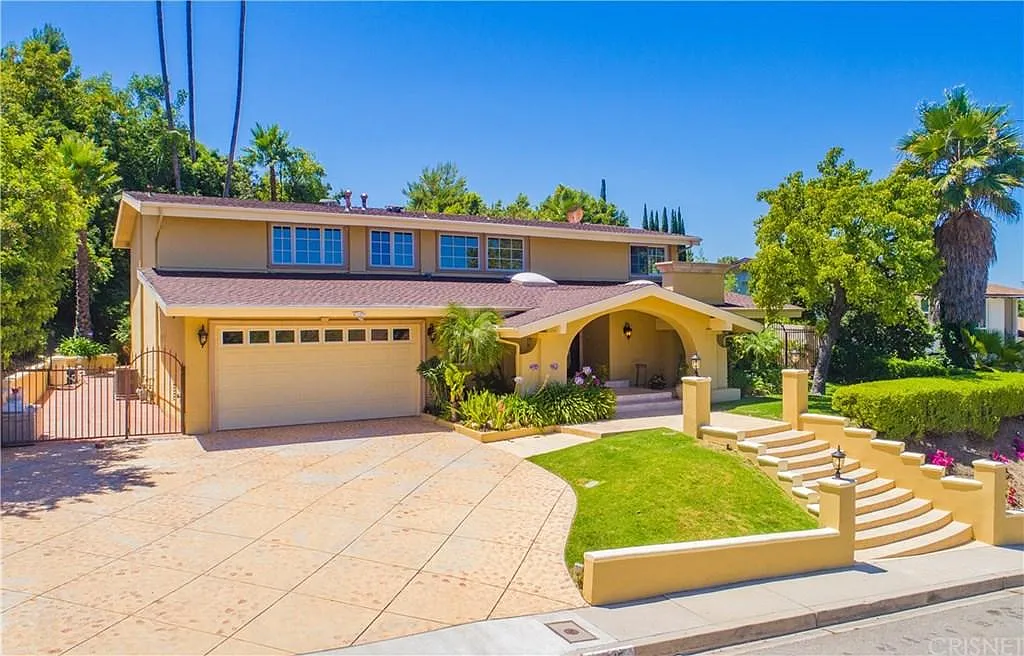 5 bed, 4.5 bath, 4080 sqft, $10,000 — Photo 1