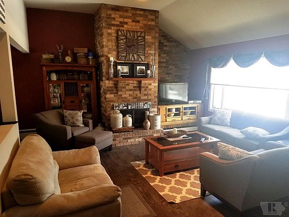 2nd image of 920 Emerald Dr