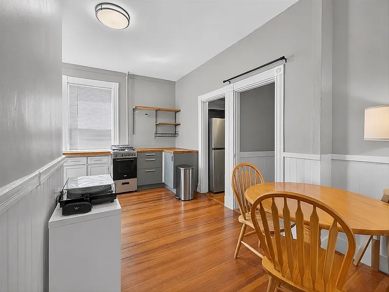 41 Walnut St #1R — Photo 5
